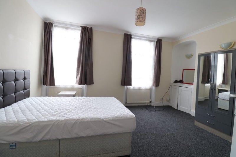 'Mercedes Staff Rental in Northampton Nr. Brixworth' Room to Rent from
