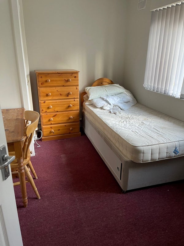 'Rooms in Yeovil' Room to Rent from SpareRoom