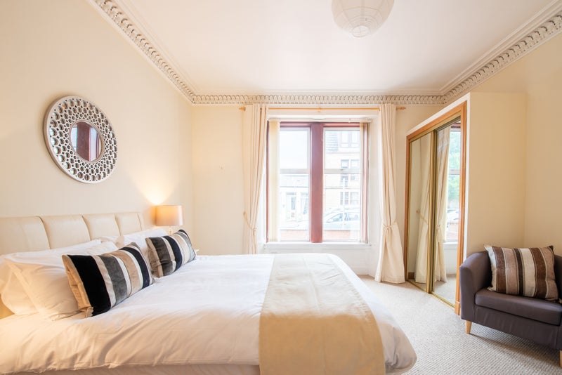 Photo 1: large double bedroom with TV