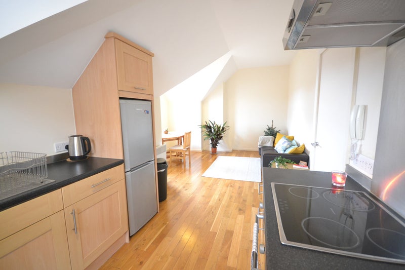 'Two Bedroom Ealing Common Great Location Zone 2 ' Room to Rent from