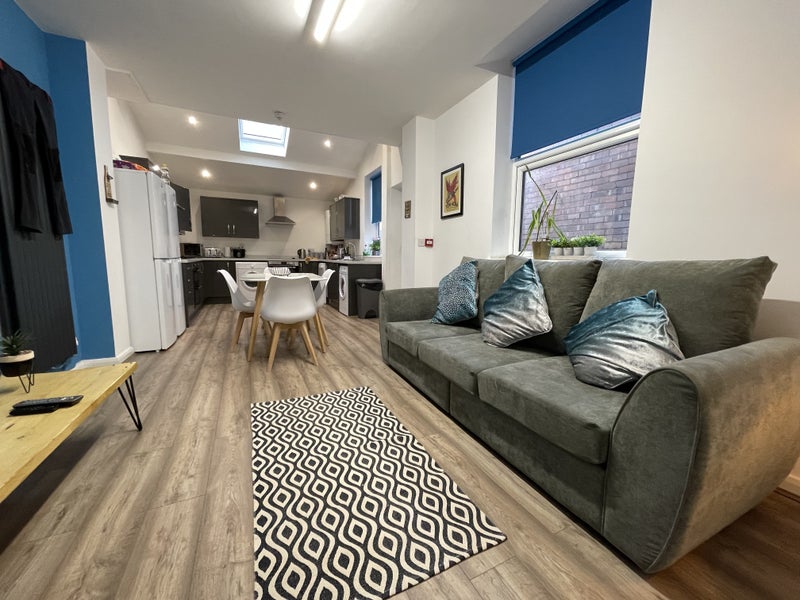 'Amazing Professional House Share Failsworth Pole' Room to Rent from SpareRoom