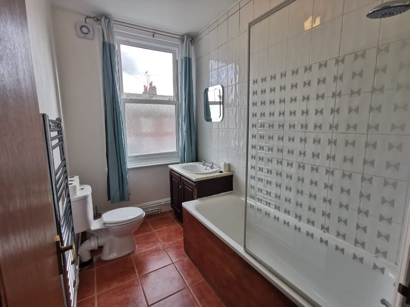 Photo 6: Bathroom 1