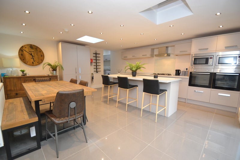 Photo 1: Stunning communal kitchen & dining room