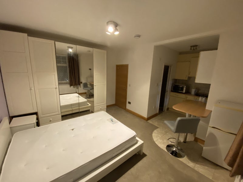 'Modern Studio Flat In Tottenham (White Hart Lane)' Room to Rent from