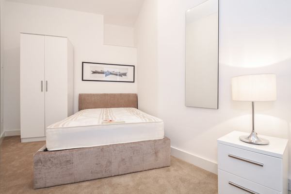 Photo 1: Bedroom 2 - £895PCM - available 02/05/2026