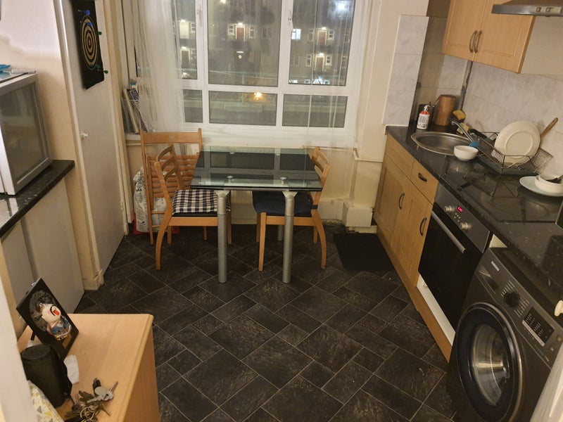 Photo 7: Kitchen