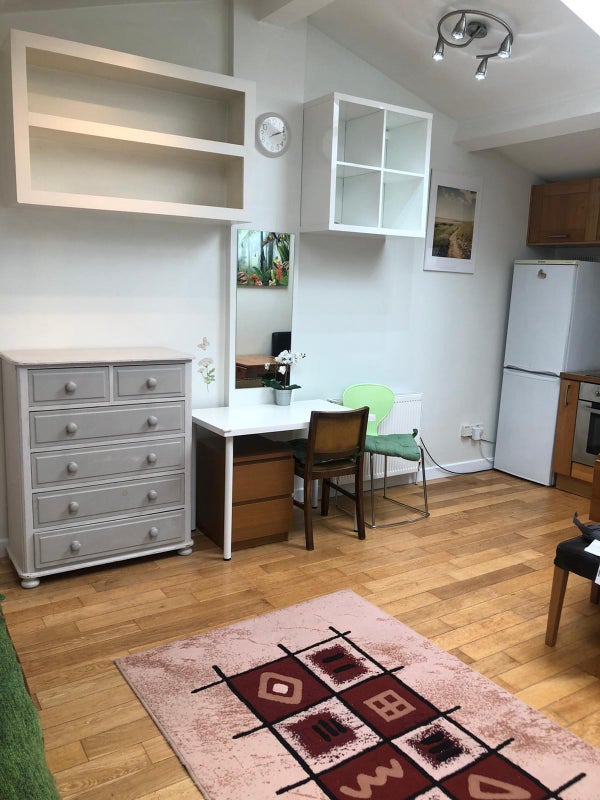 'Studio Available In Thames Avenue, Perivale' Room to Rent from SpareRoom