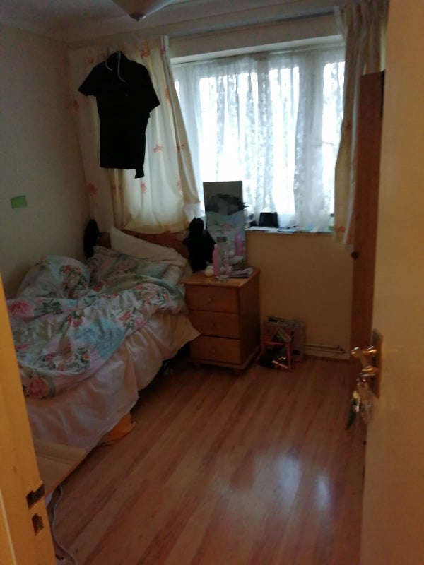 'Single Room to rent near east surrey hospital ' Room to Rent from