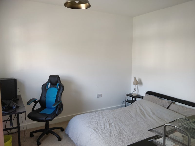 Photo 1: Smart, modern double room