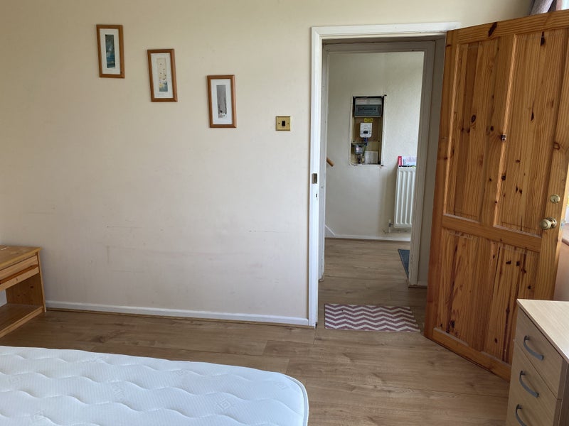' Double Bedroom in Borehamwood ' Room to Rent from SpareRoom
