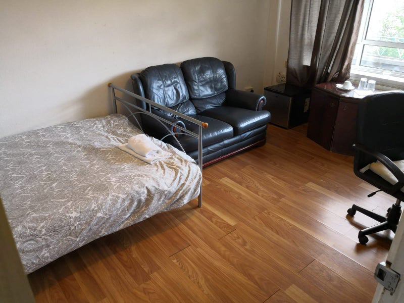 Photo 3: Large double RM1