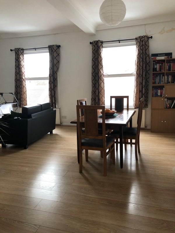 'Professional To Share Flat On Greyhound Road W6' Room to Rent from
