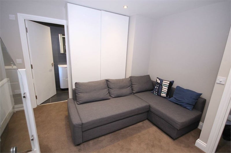 'Luxury One Bedroom Flat Central Willesden Green' Room to Rent from SpareRoom