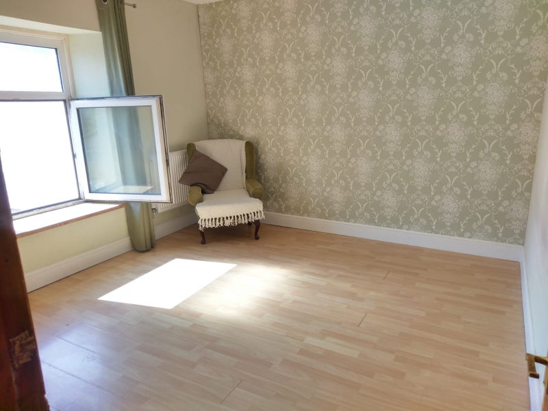 Photo 1: Bedroom