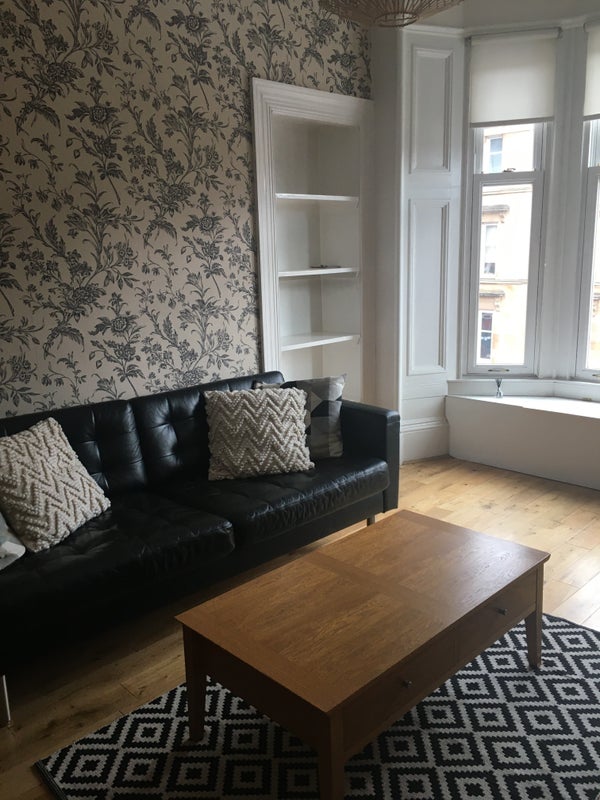 '2 Bedroom Flat in the West End' Room to Rent from SpareRoom
