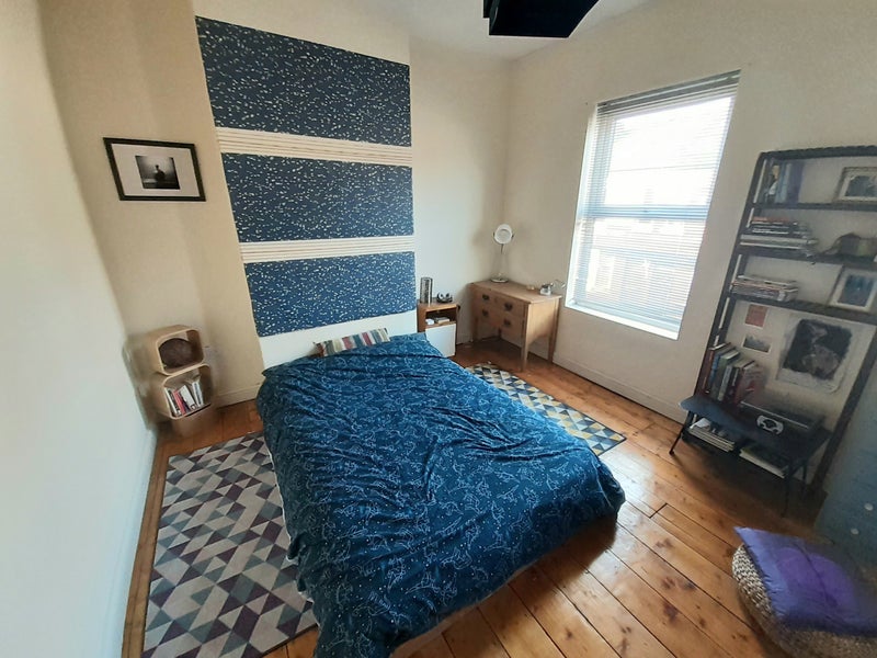 Photo 1: Room 1