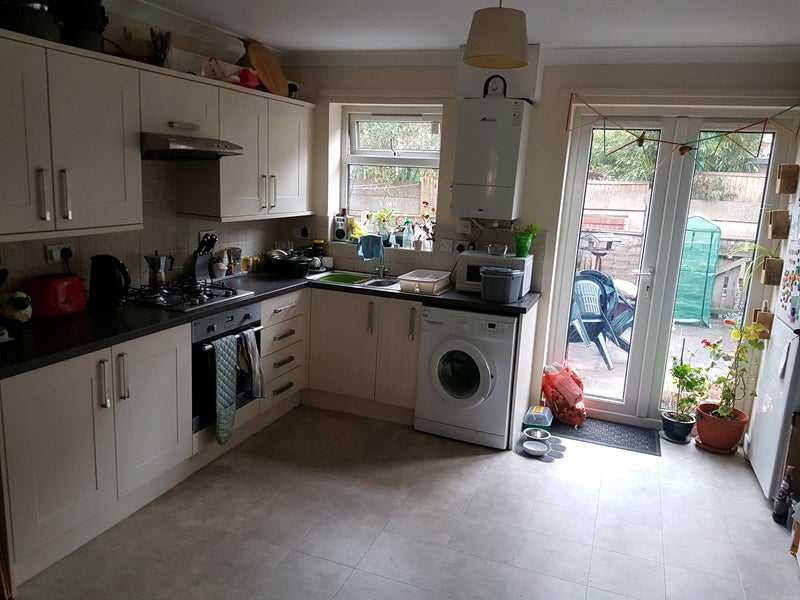 'Bright Double Room in Leafy Whalley Range' Room to Rent from SpareRoom