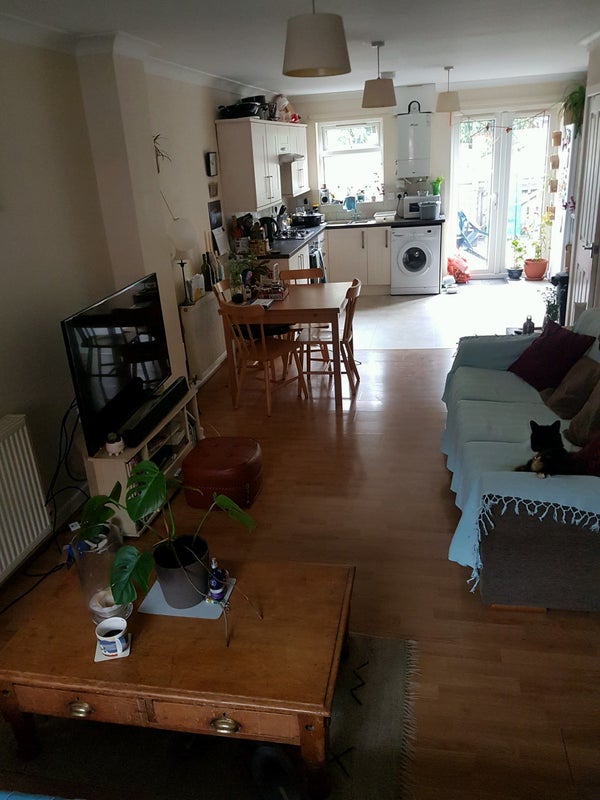'Bright Double Room in Leafy Whalley Range' Room to Rent from SpareRoom