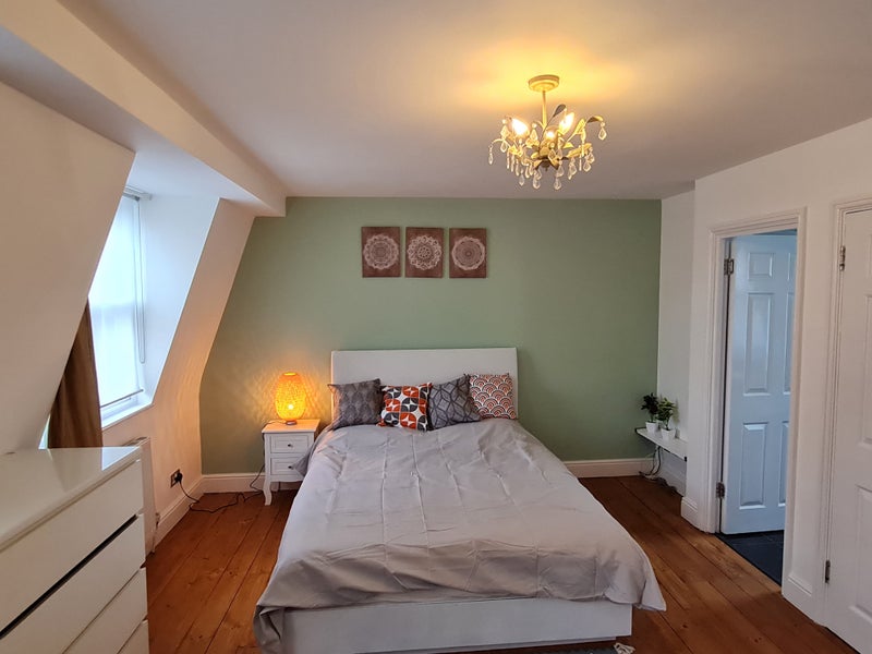 Photo 1: Large double bedroom