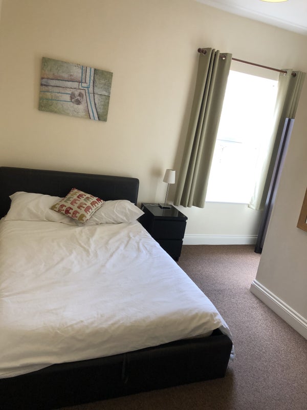 Photo 1: Well decorated and runished double room