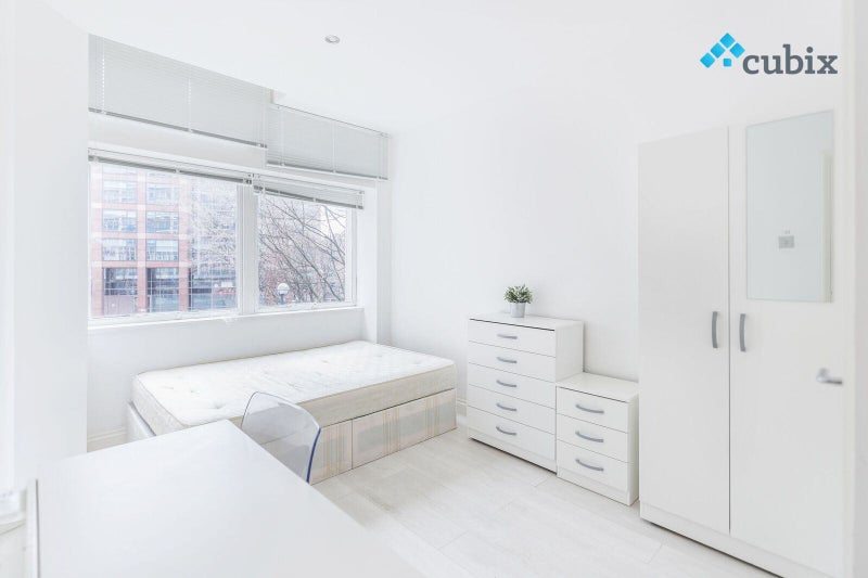 '3 Bedroom Flat Moments from Elephant and Castle' Room to Rent from