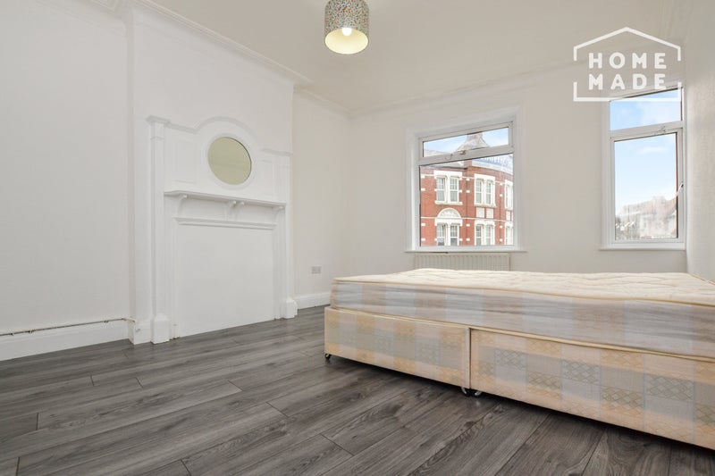 'Spacious 3Bed Flat near Finchley Central Station' Room to Rent from