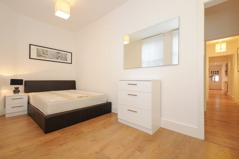 Photo 1: Bedroom 1 £980PCM - available 03/08/2026