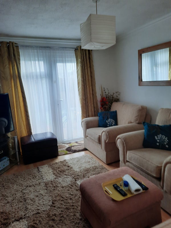 'Furnished Double room shared house Broadfield' Room to Rent from SpareRoom