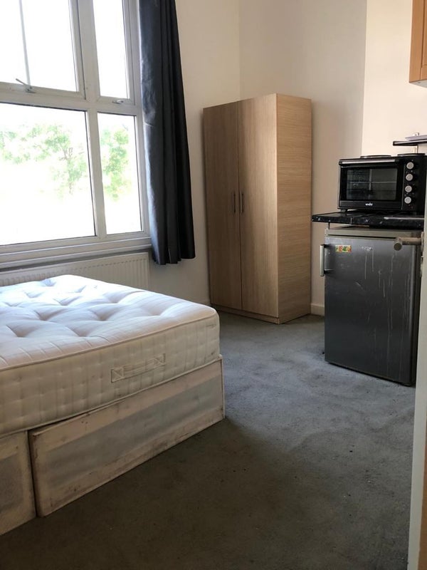 'Well Presented Studio Flat Croydon ' Room to Rent from SpareRoom