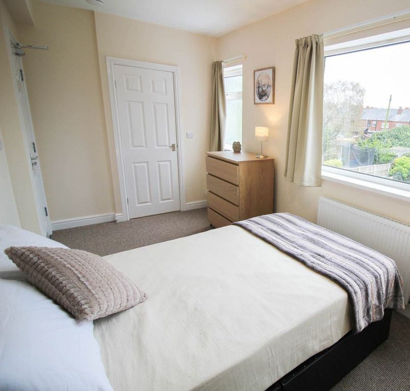 'Newly refurbished rooms available now in Skellow!' Room to Rent from