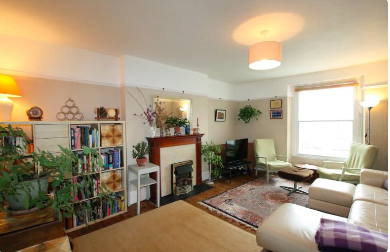 Photo 1: sitting room