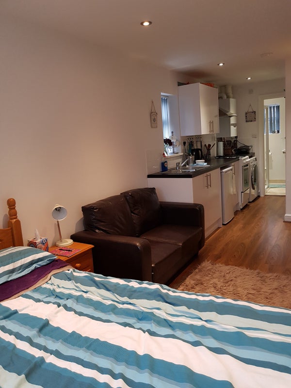 'Large Studio nr Cambridge Addenbrookes Hospital' Room to Rent from