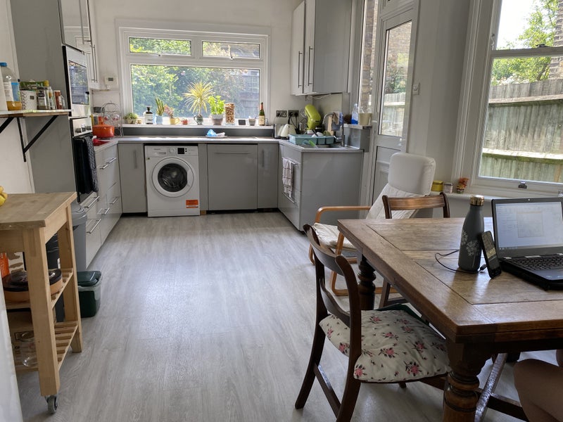 Photo 1: Kitchen Diner