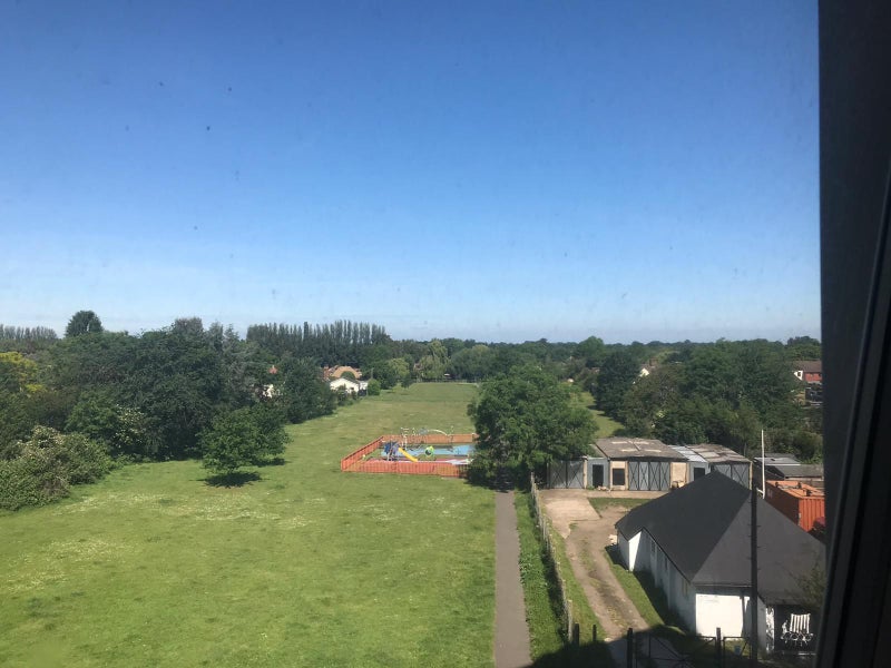 '1 bedroom flats in WaltononThames From £700pcm' Room to Rent from