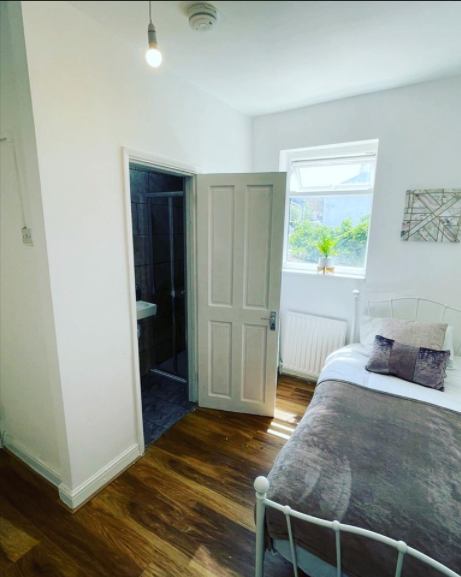 Photo 1: Room 4 with ensuite