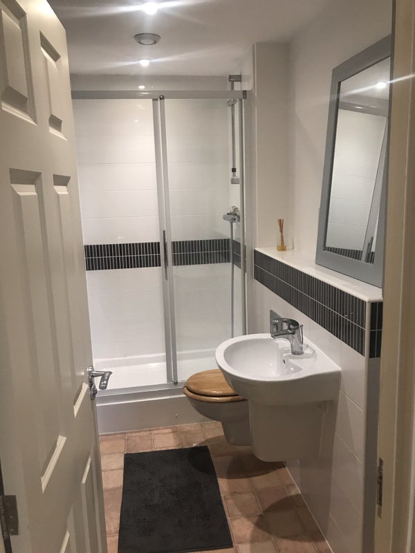 Photo 1: En-suite shower room to main bedroom 