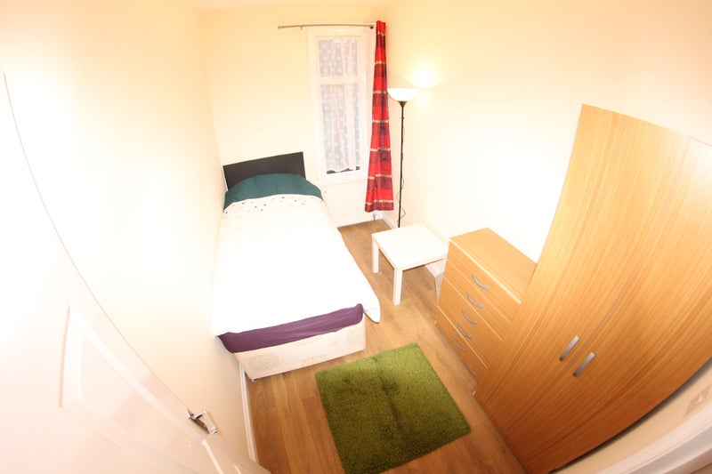 Photo 1: SINGLE ROOM