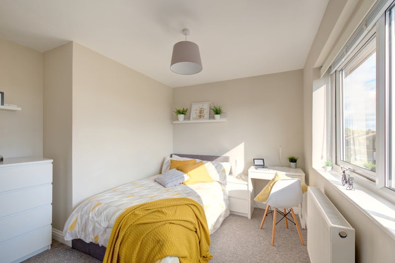 Photo 1: Modern Bright Double Room 
