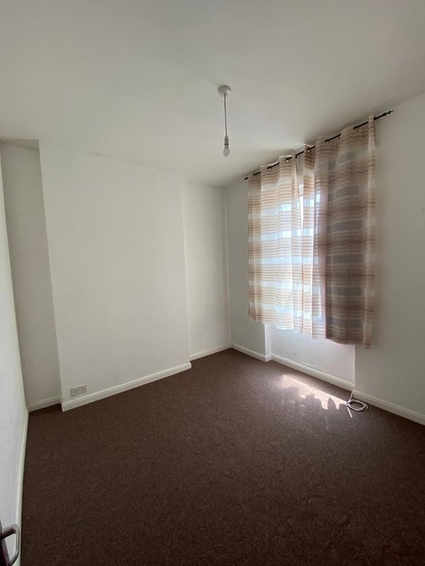 'Spacious 2 bed flat In the heart of Muswell Hill' Room to Rent from