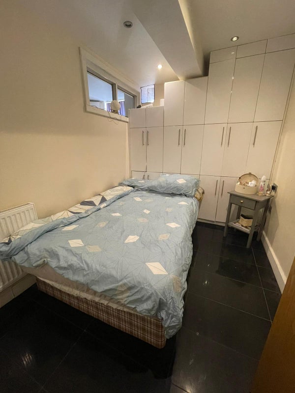 'Dec 1 Bed flat Bills Included Whalley Range' Room to Rent from