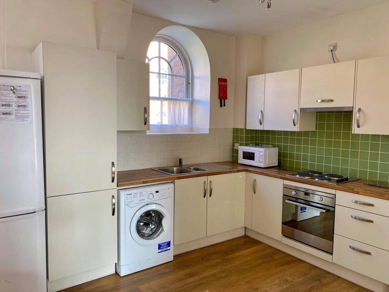 'Double Room Available In Stortford' Room to Rent from SpareRoom