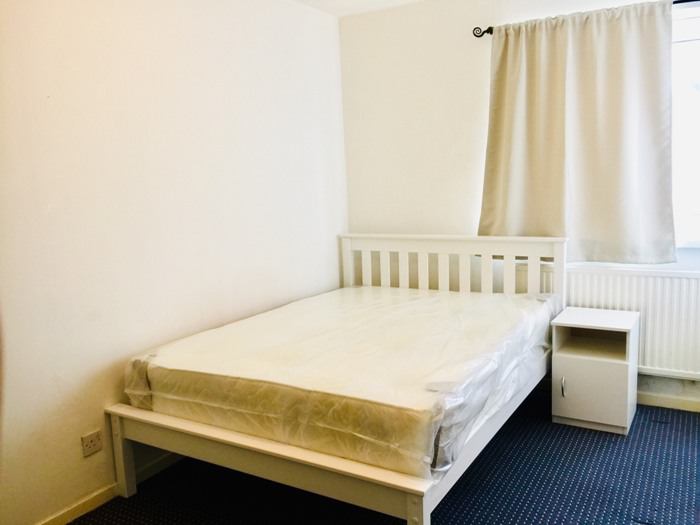 'Spacious Double Room A Near Queen Mary University ' Room to Rent from