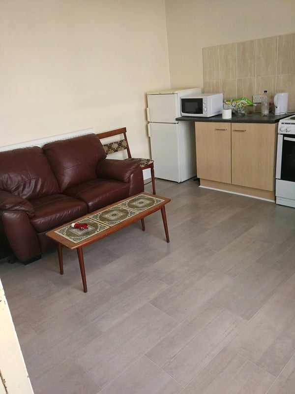 'Spacious room at Beeston' Room to Rent from SpareRoom