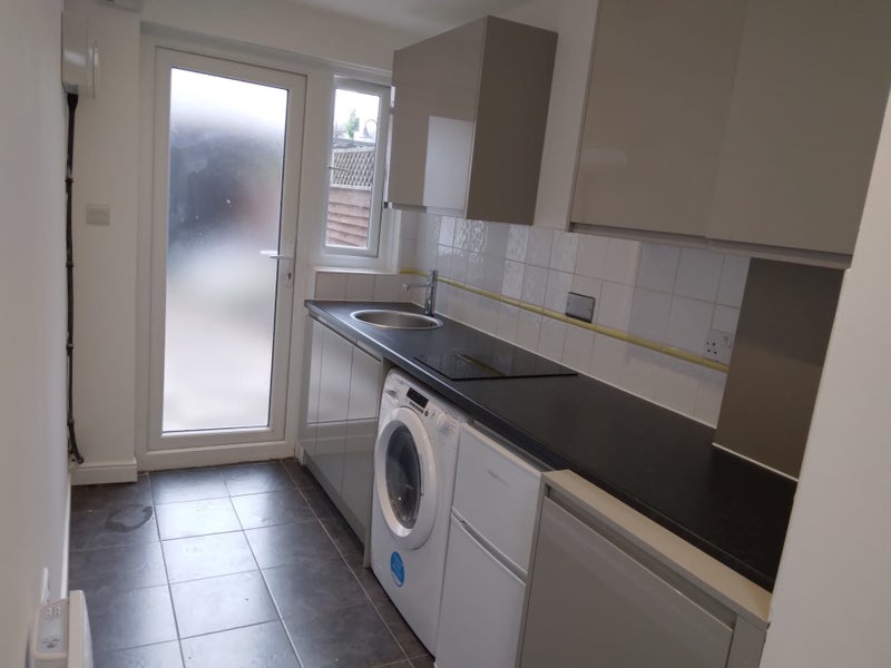 'Studio in ealing all bills included ' Room to Rent from SpareRoom