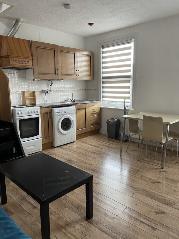 'Leytonstone Large Studio, All Bills Included' Room to Rent from