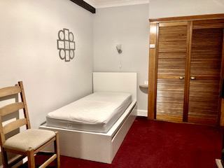 Photo 1: Single Bedroom