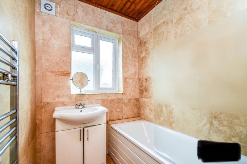 '4 Bed house in Bounds Green N11 North London' Room to Rent from SpareRoom