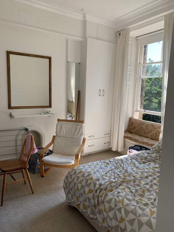 Photo 1: Double bedroom