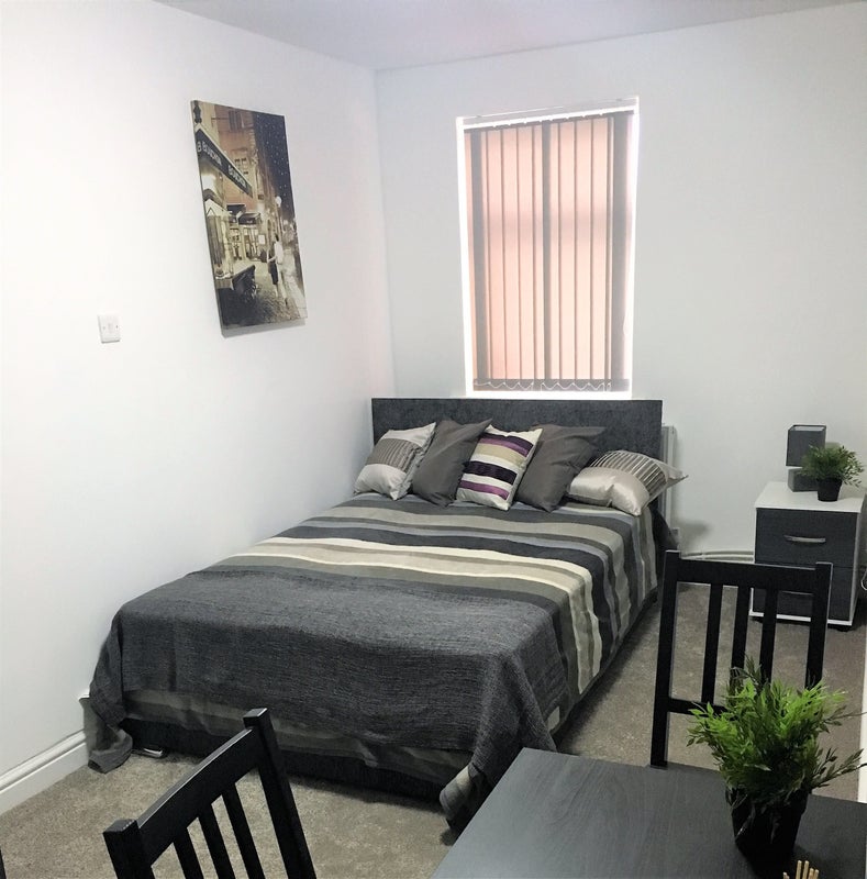 'Spacious double rooms in Normanton town centre' Room to Rent from