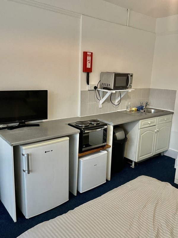 'Large double room with Shower & ' Room to Rent from SpareRoom